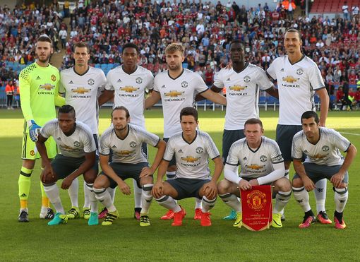 通过与莱万 通过与莱万