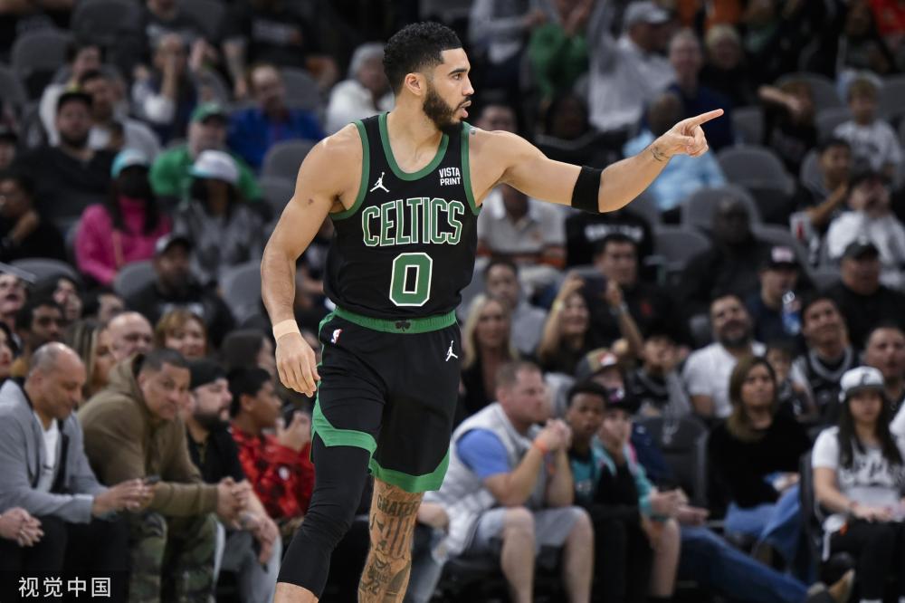 仿佛穿梭于 仿佛穿梭于